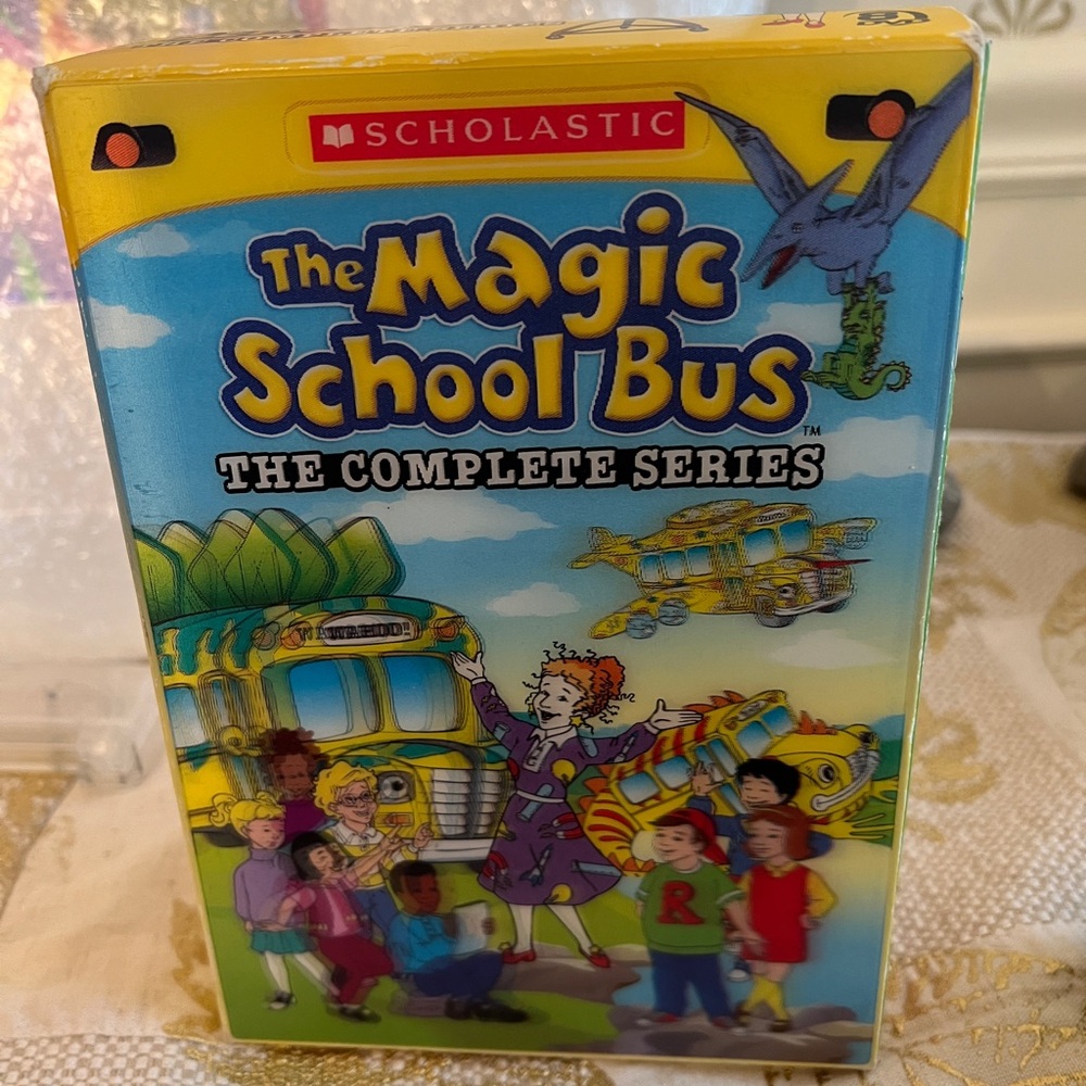 Scholastic The Magic School Bus Complete Series - Yellow and Blue